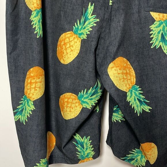 Old navy men’s swim trunks - Picture 8 of 10